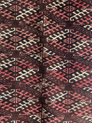 Turkmen Yomut rug (203 x 147cm)