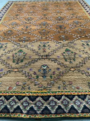 Indian vintage Agra rug (173 x 125cm)
