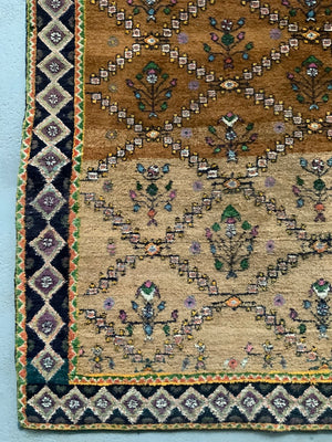 Indian vintage Agra rug (173 x 125cm)