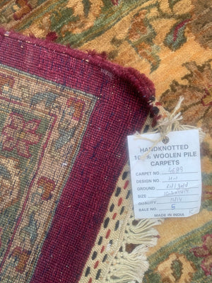 Mughal design Indian carpet (435 x 311cm)