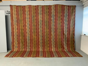 French 18C bourette satin twill furnishing material (313 x 325cm)