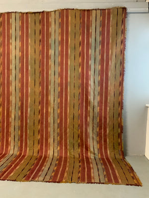 French 18C bourette satin twill furnishing material (313 x 325cm)