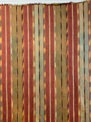 French 18C bourette satin twill furnishing material (313 x 325cm)