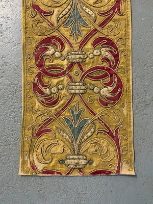 Italian antique cutwork embroidery (50 x 27cm)