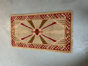 British small readicut Art Deco rug (132 x 74cm)