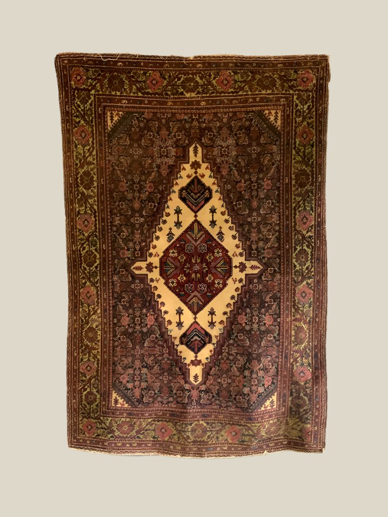 Feraghan antique rug (180 x 120cm)