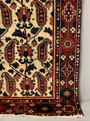 Bactiar large rug with cream field (257 x 158cm)