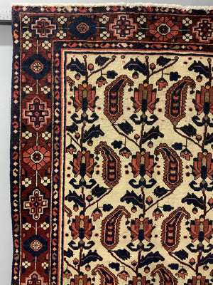 Bactiar large rug with cream field (257 x 158cm)