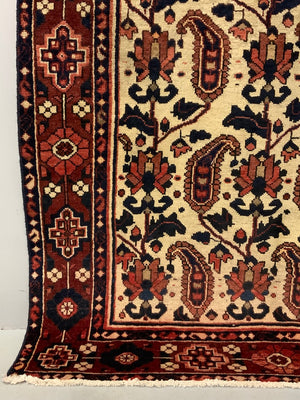 Bactiar large rug with cream field (257 x 158cm)