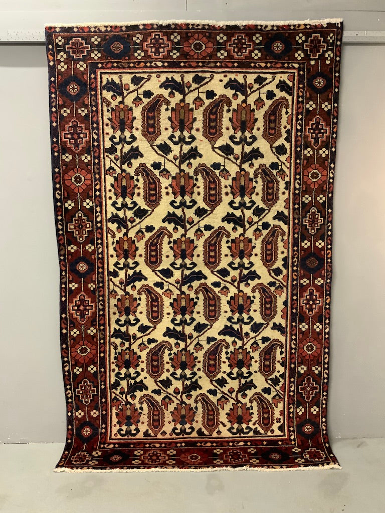 Bactiar large rug with cream field (257 x 158cm)