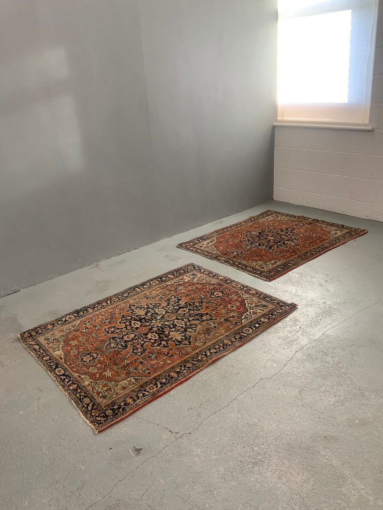 Pair of vintage Sarouk rugs (140 x 105cm)