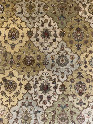 Square proportion Indian carpet * as new (230 x 193cm)