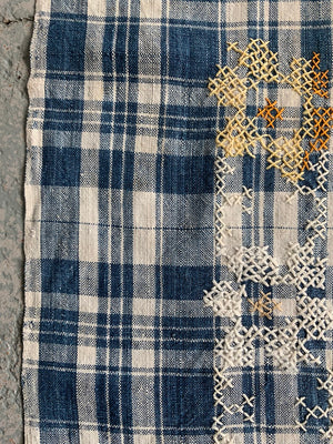 Vintage heavy linen with cross stitching (160 x 135cm)