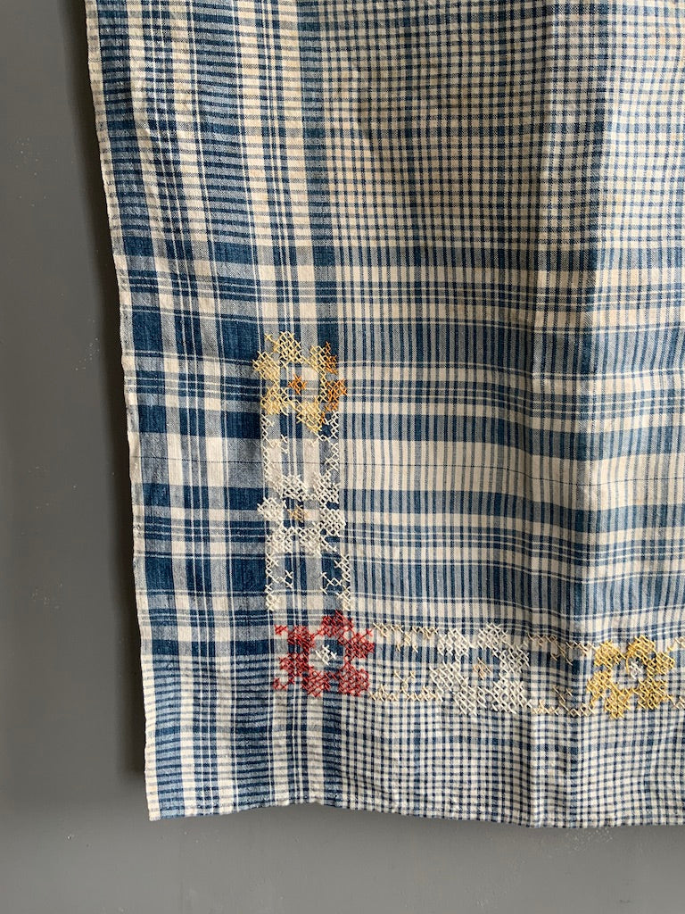Vintage heavy linen with cross stitching (160 x 135cm)