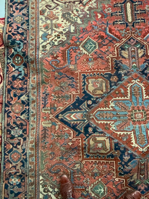 NWP Heriz vintage medallion design carpet (331 x 240cm)