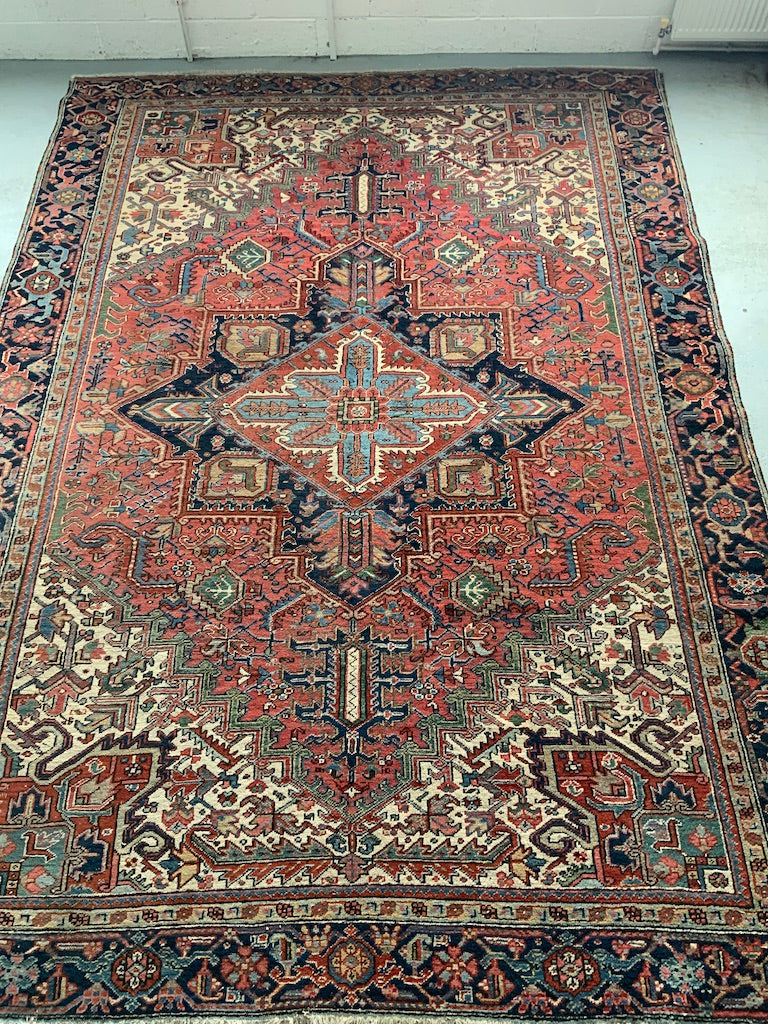 NWP Heriz vintage medallion design carpet (331 x 240cm)