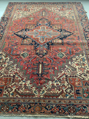 NWP Heriz vintage medallion design carpet (331 x 240cm)