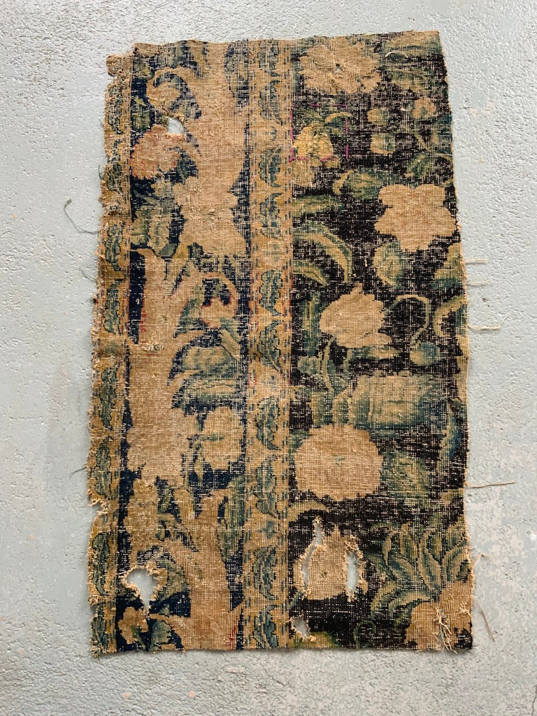 Tabriz (?) / Ukraine antique carpet fragment ( 102 x 60cm )