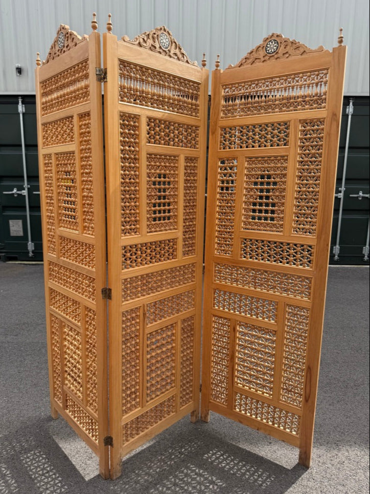 Damascus mashrabiya three-fold pale wooden screen (~198 x 180cm)