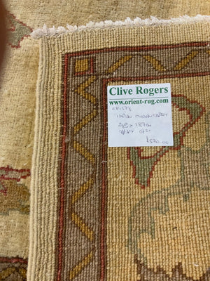 Indian modern pale colour carpet with sparse design (285 x 187cm)