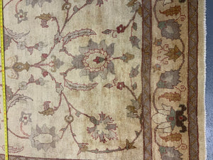 Indian modern pale colour carpet with sparse design (285 x 187cm)