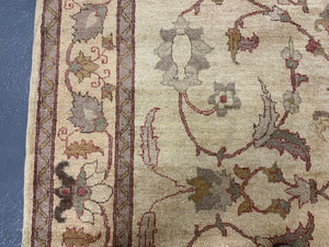 Indian modern pale colour carpet with sparse design (285 x 187cm)