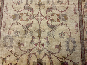 Indian modern pale colour carpet with sparse design (285 x 187cm)