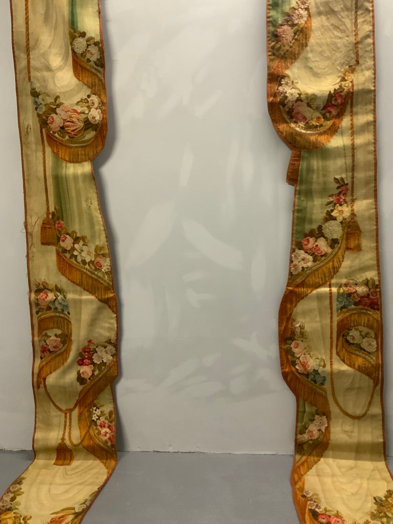 French Aubusson antique tapestry pour l'entrée de la chambre (310 x 43cm each)