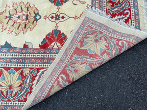 Indian cream field carpet with Palmette design (403 x 301 cm)