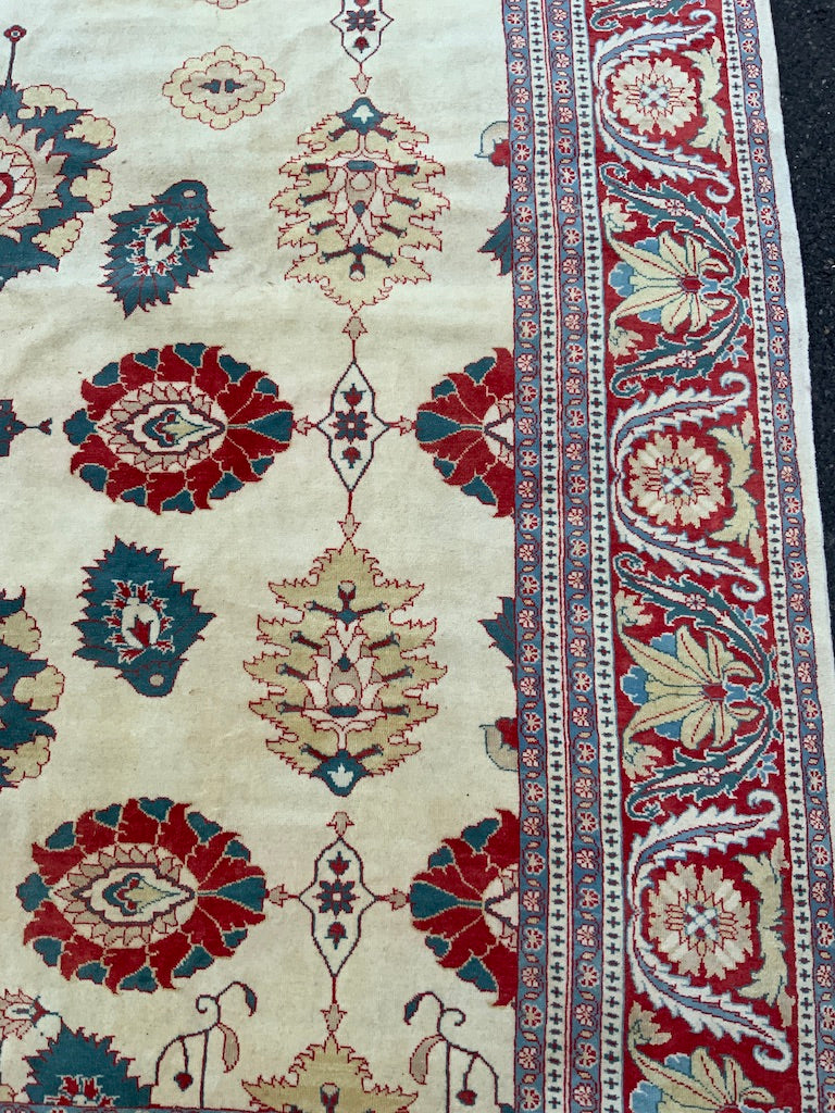 Indian cream field carpet with Palmette design (403 x 301 cm)