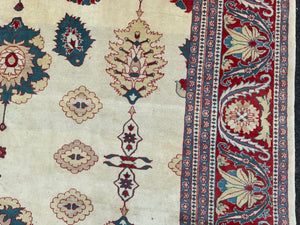 Indian cream field carpet with Palmette design (403 x 301 cm)