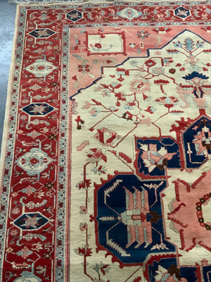 Serapi type Heriz / Tabrizi carpet ( 352 x 270 cm )