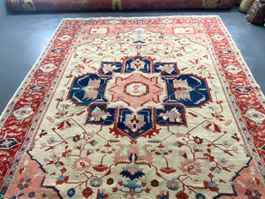 Serapi type Heriz / Tabrizi carpet ( 352 x 270 cm )