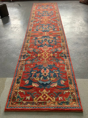 CROR Smyrna design runner on cherry red ground * new (387 x 91cm)