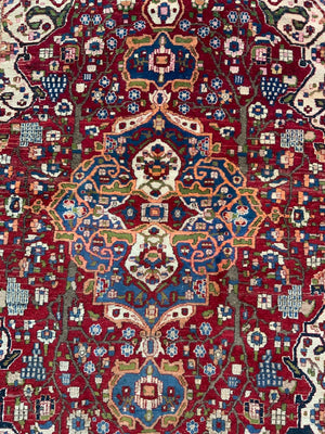 Najafabad vintage rug with medallion design on red (213 x 151cm)