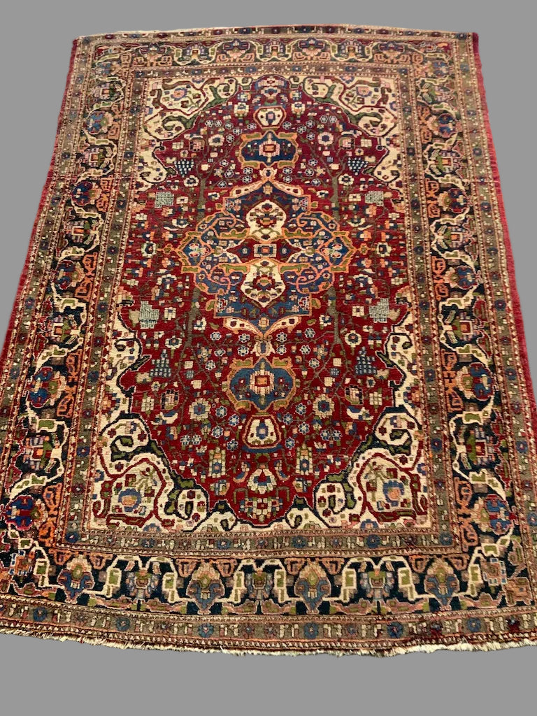Najafabad vintage rug with medallion design on red (213 x 151cm)