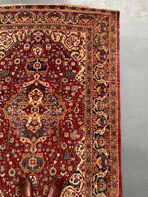 Najafabad vintage rug with medallion design on red (213 x 151cm)