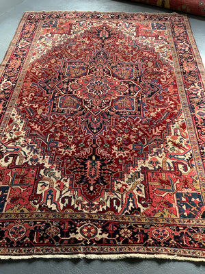 Heriz vintage carpet with medallion design (321 x 232cm)