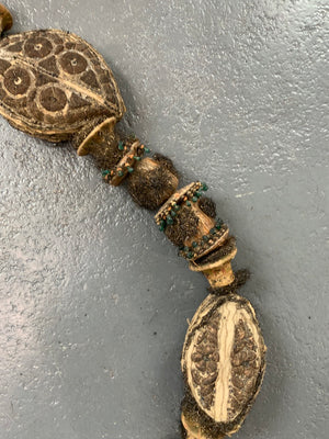 Indian garland with the armorial heraldry of Awadh / Oudh ( Lucknow )