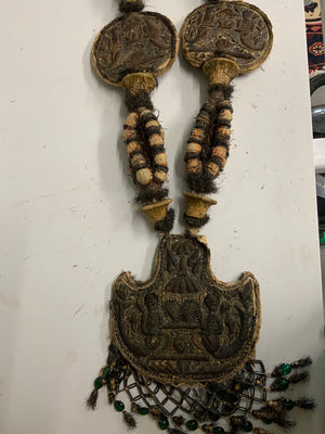 Indian garland with the armorial heraldry of Awadh / Oudh ( Lucknow )