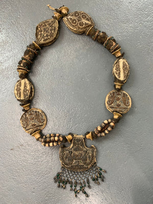 Indian garland with the armorial heraldry of Awadh / Oudh ( Lucknow )