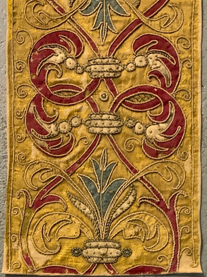 Italian antique cutwork embroidery (50 x 27cm)