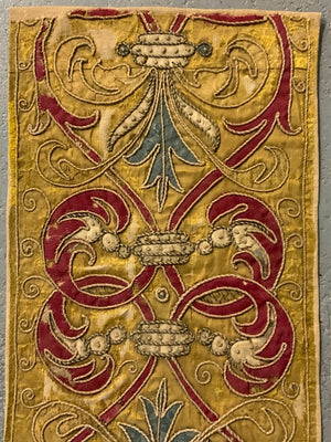 Italian antique cutwork embroidery (50 x 27cm)