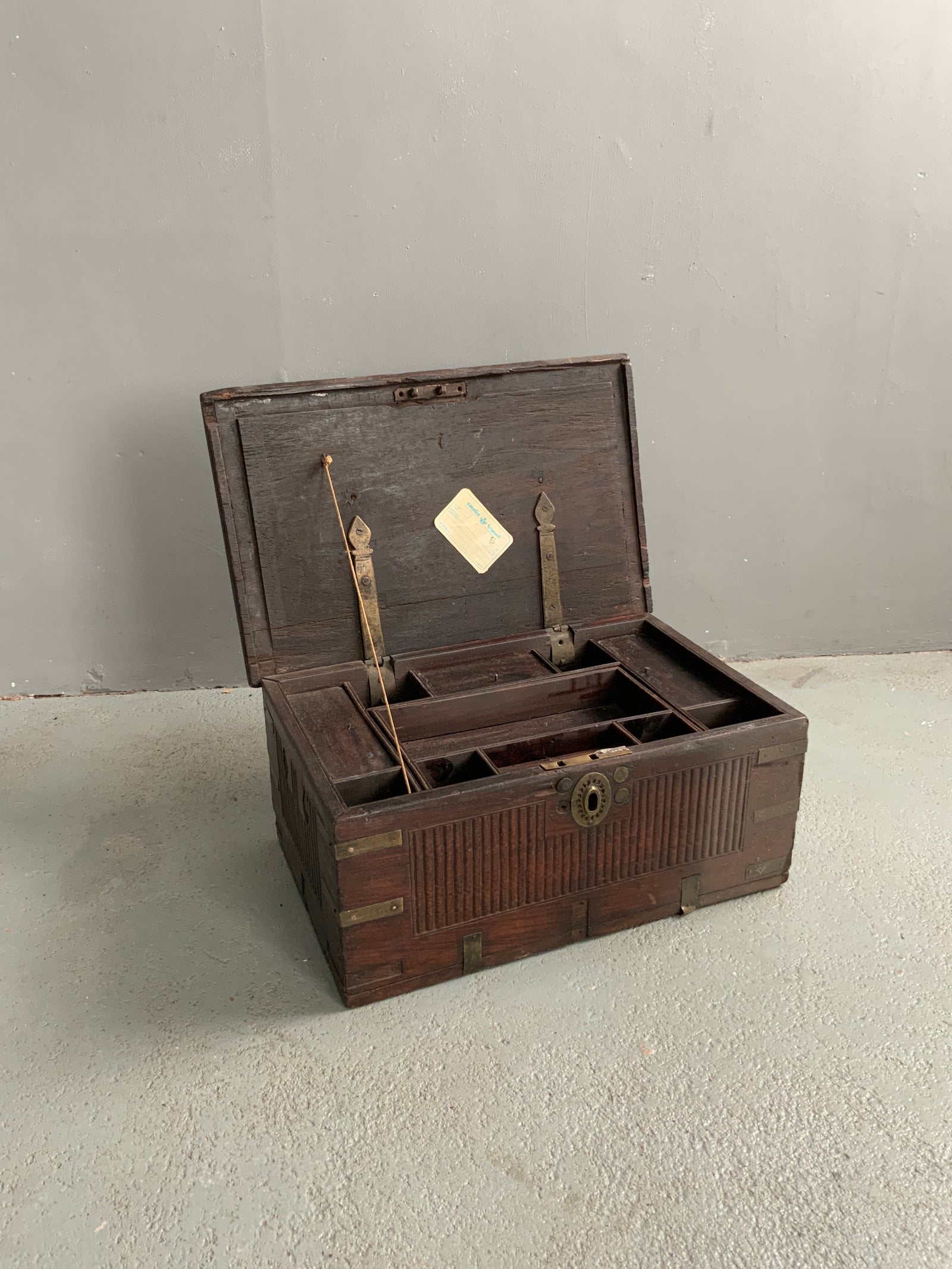 Batavian Indo-Dutch seaman's small chest (48 x 30 x 21cm)