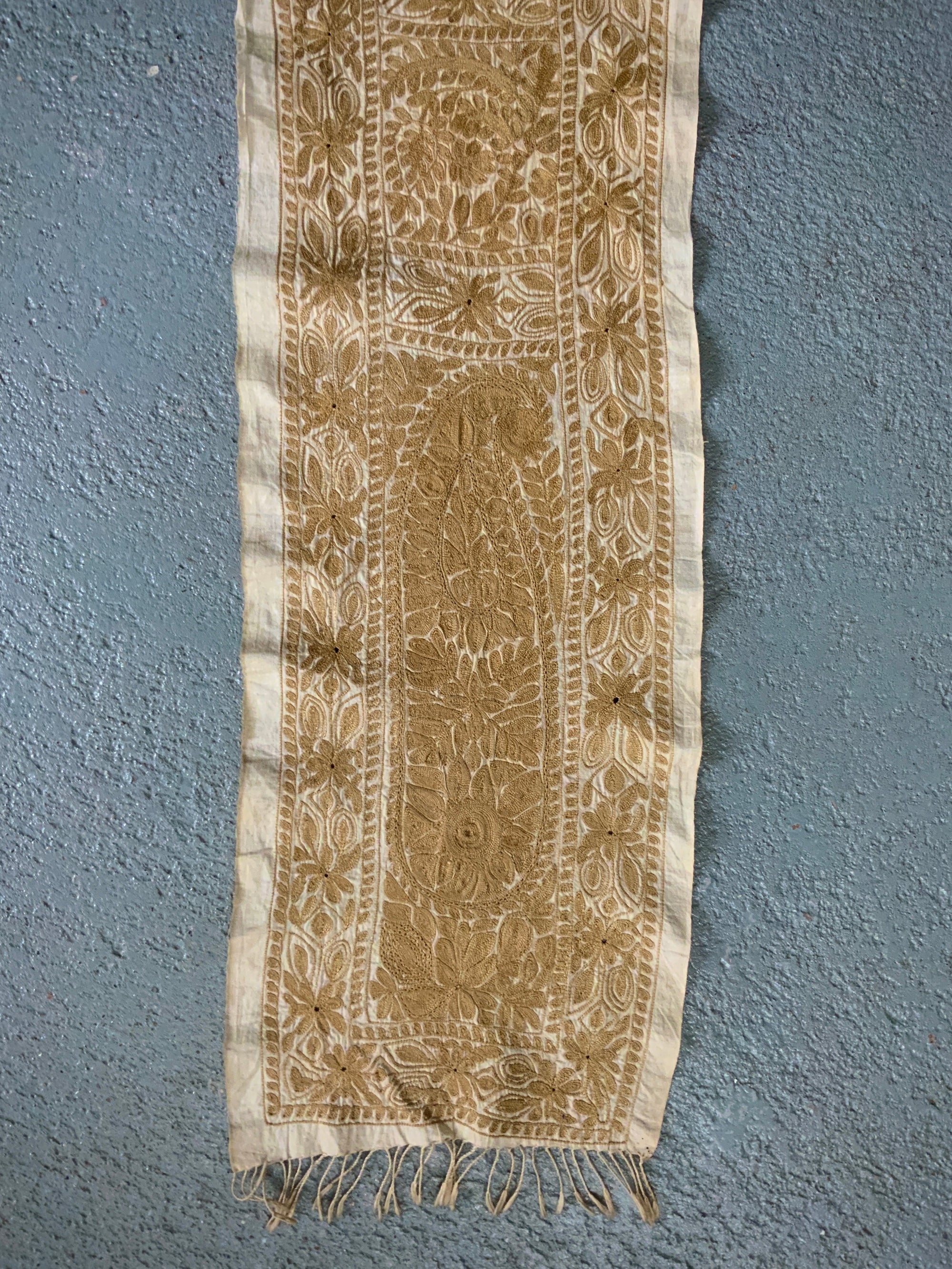 Small Levantine vintage embroidery (148 x 21cm)