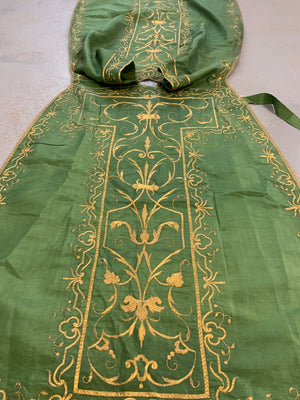 Green silk chasuble with gilt embroidery (117 x 69cm)