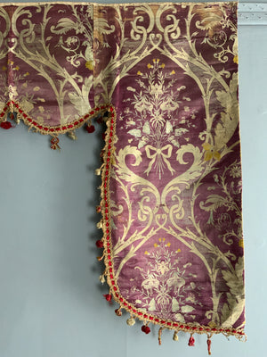 French antique silk pelmet (138 x 101cm) *AF