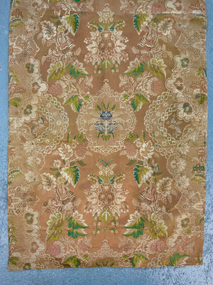 Lampas type antique continental silk (131 x 52cm)