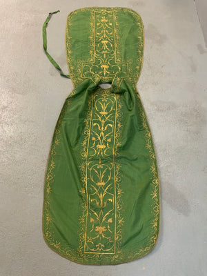 Green silk chasuble with gilt embroidery (117 x 69cm)