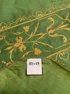 Green silk chasuble with gilt embroidery (117 x 69cm)